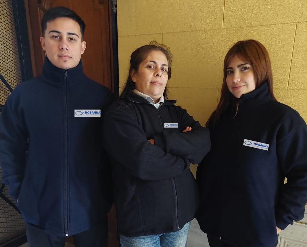 Personal trabajando en limpieza industrial